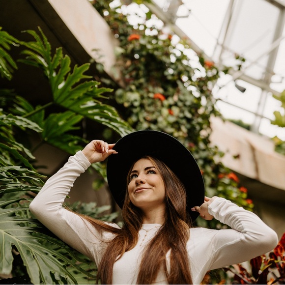 NOTIFY ME PLEASE 😊 LIVE SHOW Notification 📣 Welcome to The Golden Rodeo Y’all ✨ - Picture 2 of 5